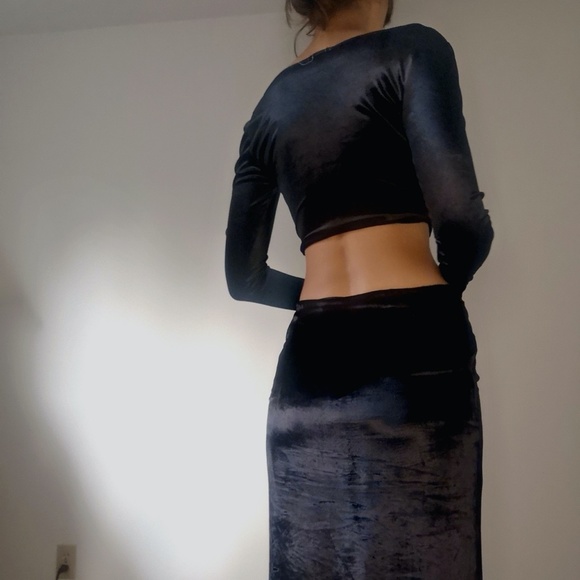 Black velvet crop top Urban outfitters - Picture 2 of 2